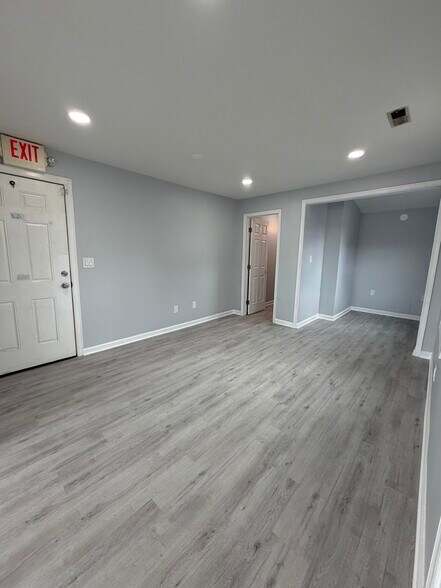 More Photos Of 13801 Brandywine Rd, Brandywine General Retail For Lease