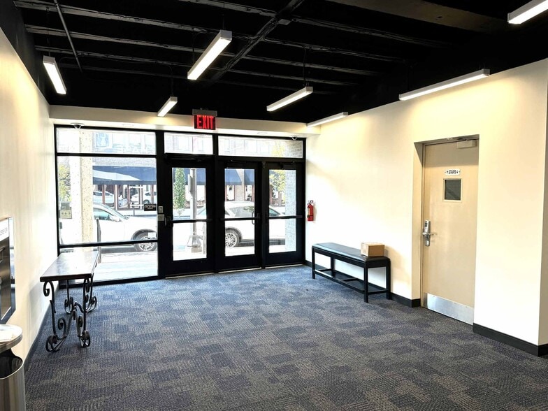 More Photos Of 75 W Lockwood Ave, Webster Groves Loft Creative Space For Lease