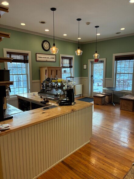 More Photos Of 1011 Hoosick Rd, Troy Storefront Retail Residential For Sale