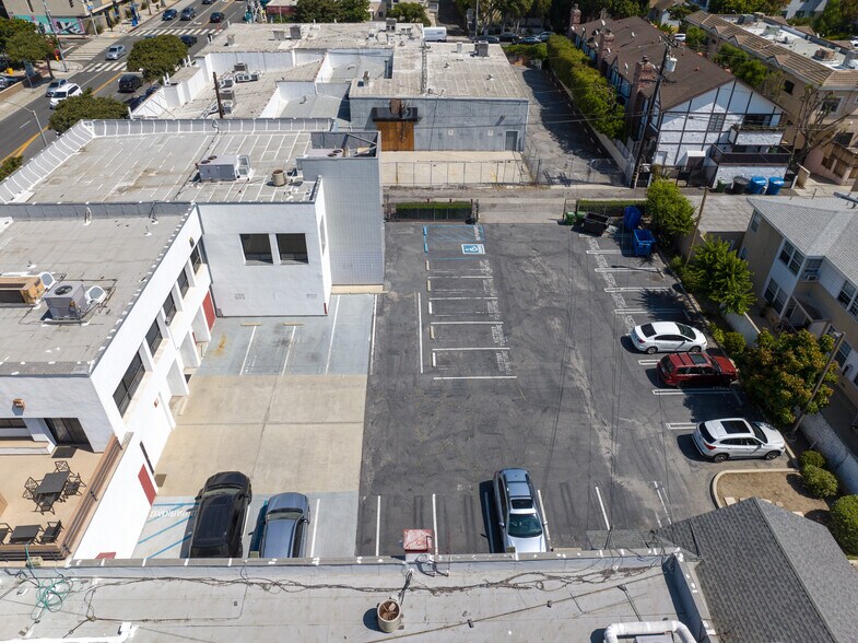More Photos Of 2500-2512 Santa Monica Blvd, Santa Monica General Retail For Sale