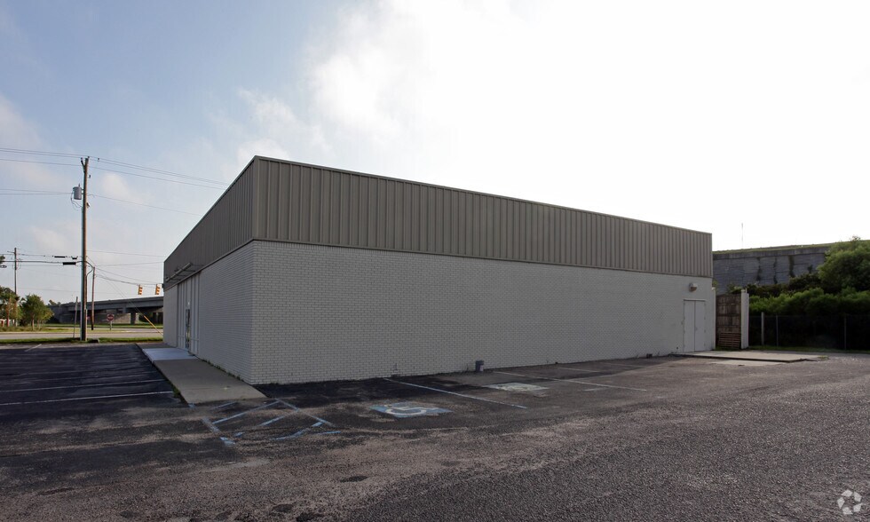 More Photos Of 2039 Savannah Hwy, Charleston Freestanding For Sale