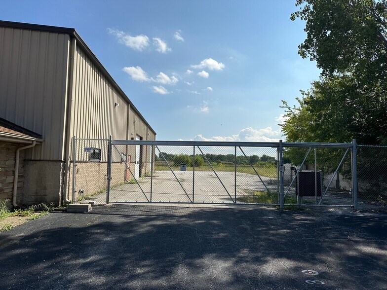 More Photos Of 3125 Glenwood Lansing Rd, Lansing Warehouse For Sale