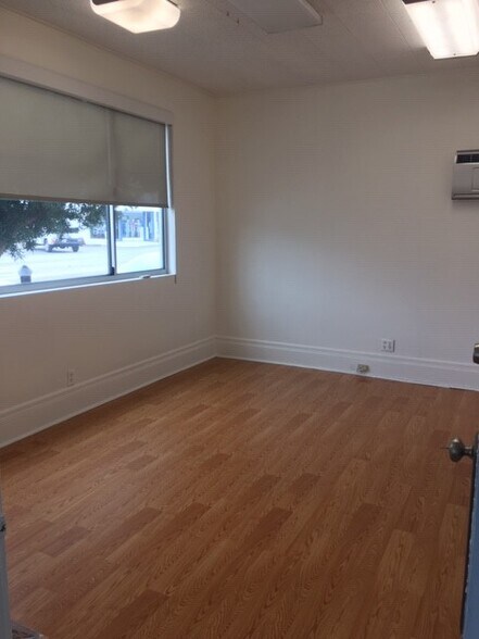 More Photos Of 8350 Melrose Ave, West Hollywood Loft Creative Space For Lease