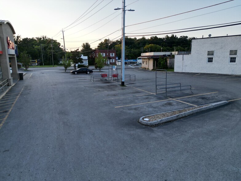 More Photos Of 3850 Holston Dr, Knoxville Supermarket For Sale