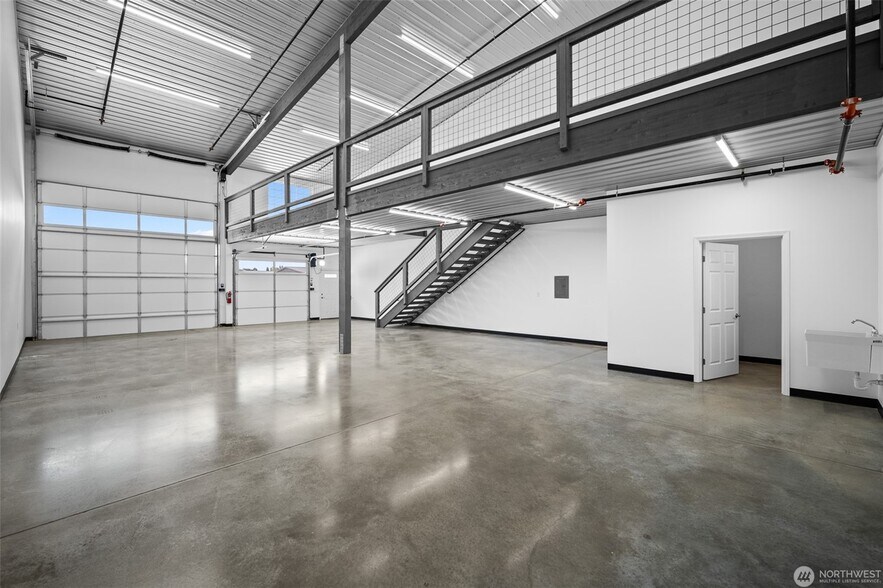 More Photos Of 1972 Baltic Way, Ferndale Light Distribution For Sale