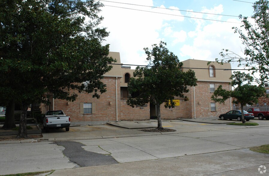 Primary Photo Of 2509 Houma Blvd, Metairie Apartments For Sale