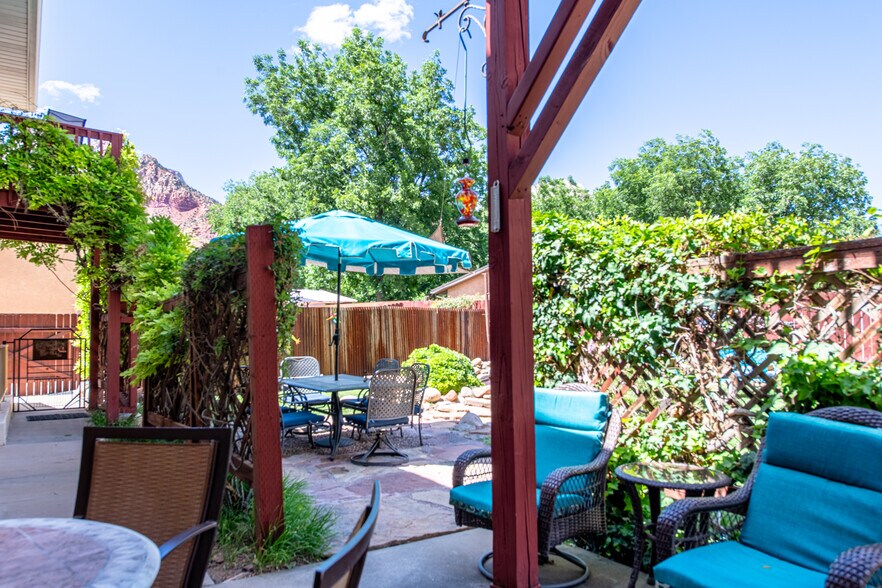 More Photos Of 29 Canyon View Dr, Springdale Hospitality For Sale