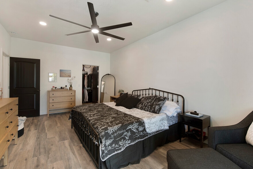 More Photos Of 8822 W Deer Valley Rd, Peoria Specialty For Sale