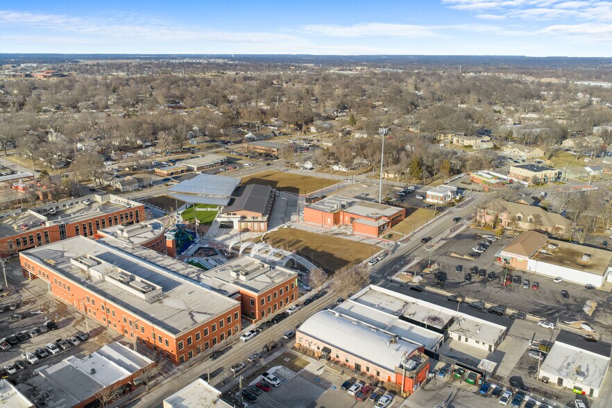 More Photos Of 127 SE 3rd St, Lees Summit Freestanding For Lease