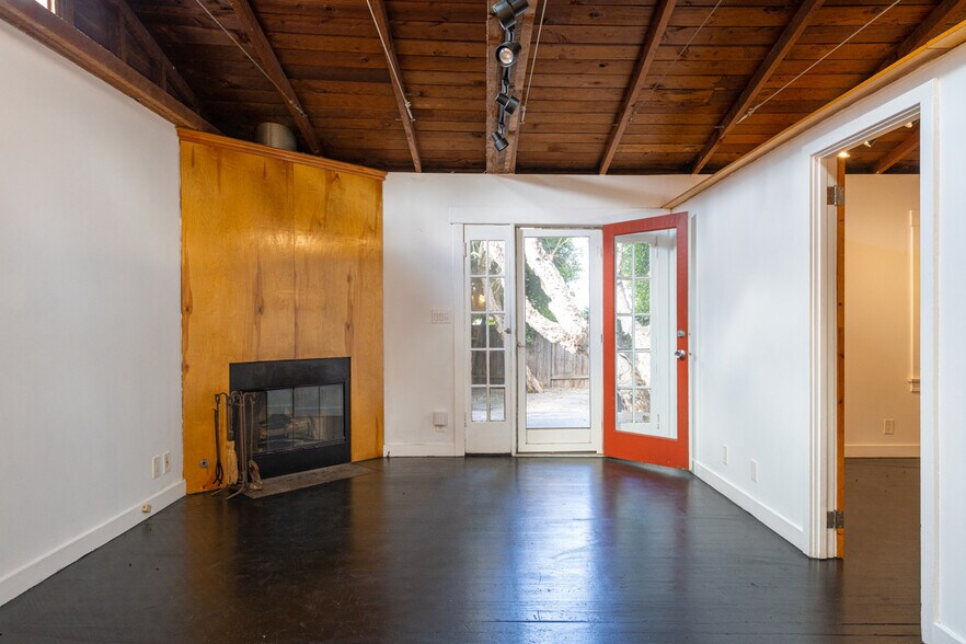 More Photos Of 2008-2020 Strongs Dr, Venice Apartments For Sale