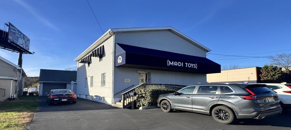 Primary Photo Of 13 Coral St, Edison Flex For Lease