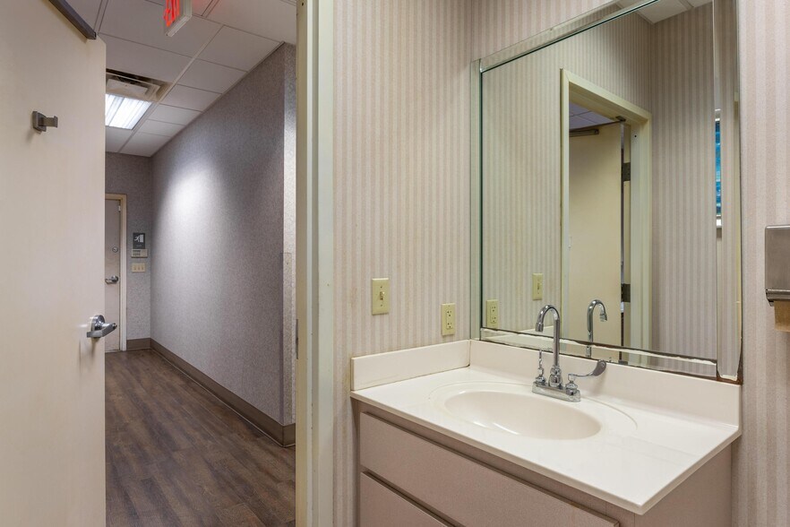 More Photos Of 1494 Stuart Rd NE, Cleveland Medical For Lease