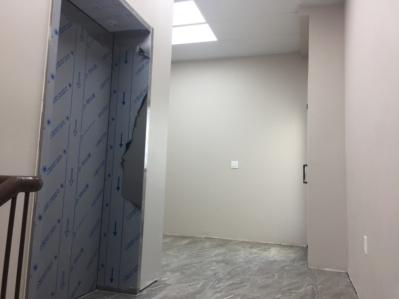 More Photos Of 701 Pin Oak Rd, Katy Storefront Retail Office For Lease