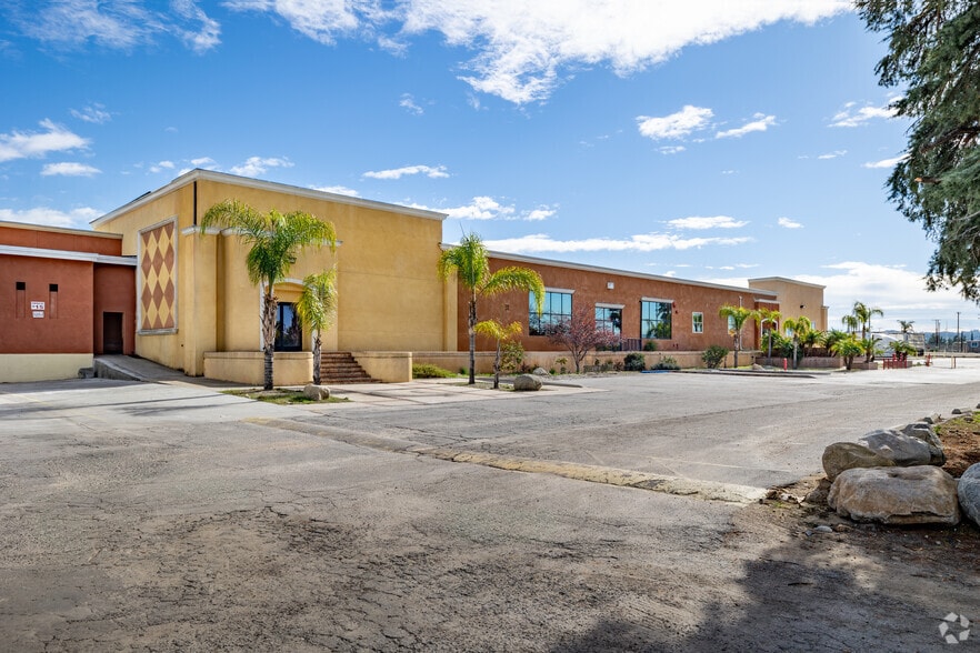 More Photos Of 9441-9477 N Opal Ave, Mentone Distribution For Lease