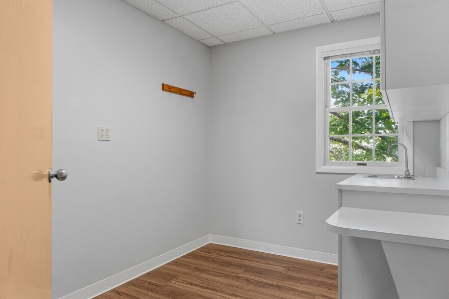 More Photos Of 320 Phillips St, North Kingstown Medical For Sale