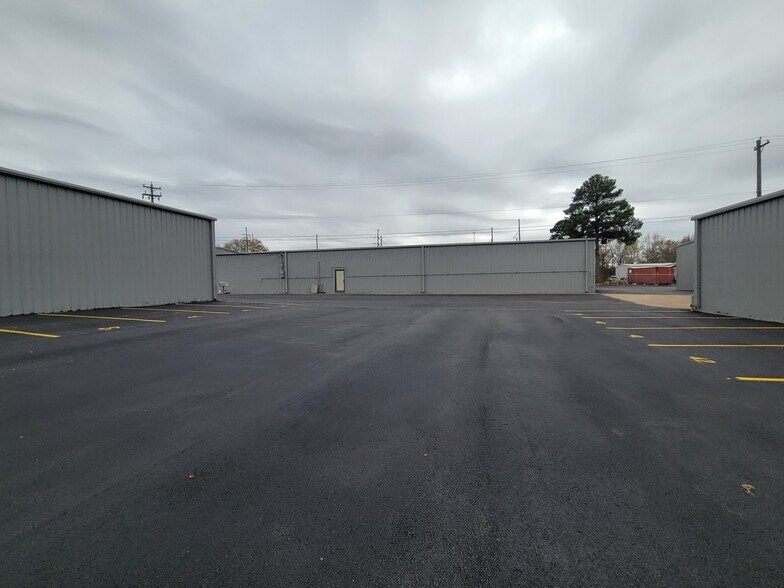 More Photos Of 517 Delia Dr, Longview Warehouse For Lease