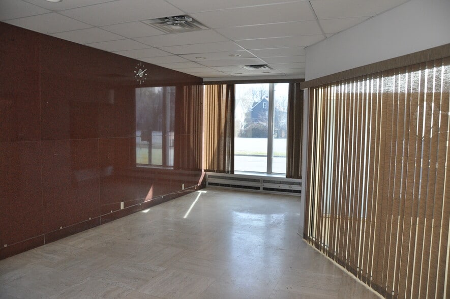 More Photos Of 100 Carlson Rd, Rochester Manufacturing For Lease