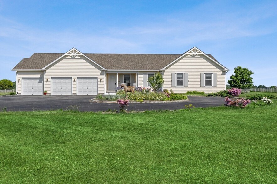 More Photos Of 1200 Cross River Dr, Riverhead Horse Stables For Sale