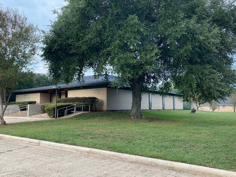 More Photos Of 9400 Village Green Dr, Shreveport Office For Lease
