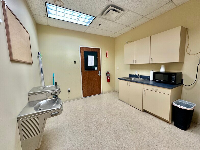 More Photos Of 17742 NW 115th Ave, Alachua Distribution For Lease