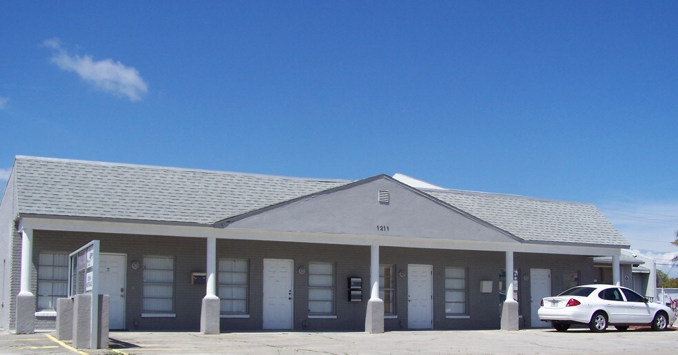 More Photos Of 1211 Miramar St, Cape Coral Office For Sale