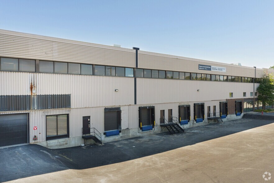 More Photos Of 1400 Av St-Jean-Baptiste, Québec Flex For Lease