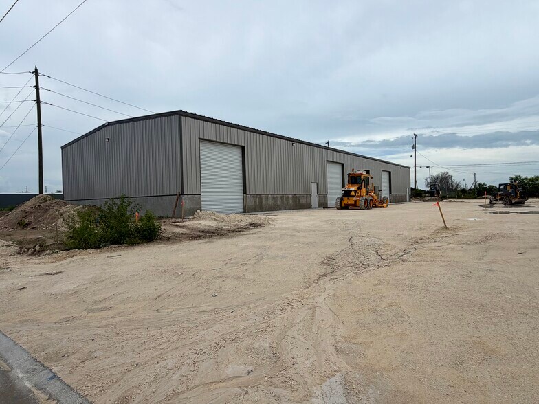 More Photos Of 0 Roam Ave, New Port Richey Unknown For Lease