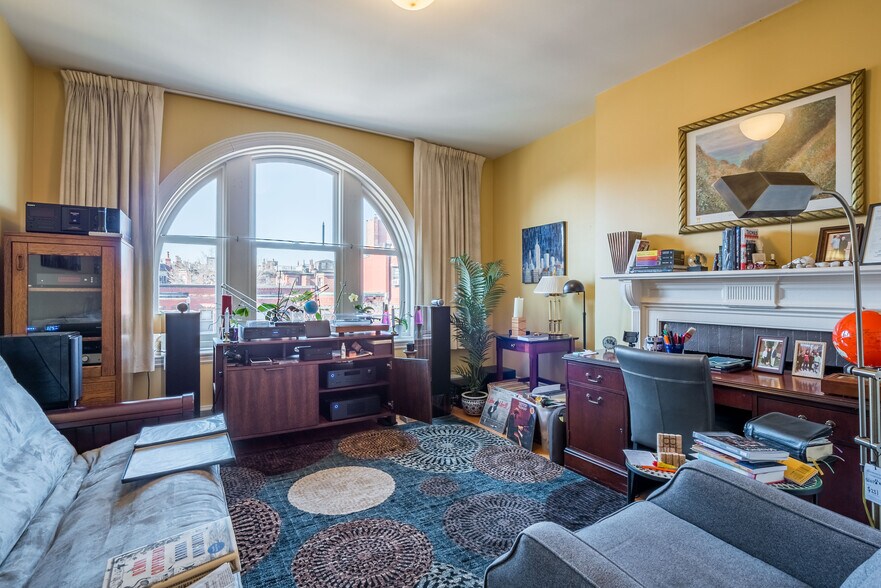 More Photos Of 298-300 Newbury St, Boston Schools For Sale