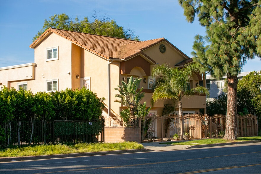 More Photos Of 17088 Chatsworth St, Granada Hills Apartments For Sale