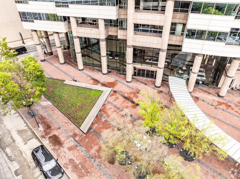 More Photos Of 511 Union St, Nashville Office For Lease