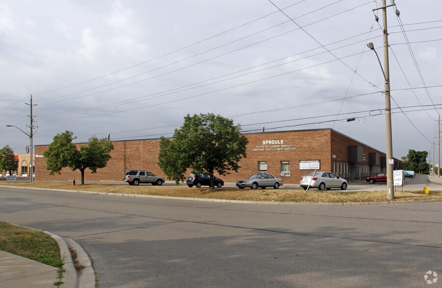 More Photos Of 1300 Kamato Rd, Mississauga Warehouse For Lease