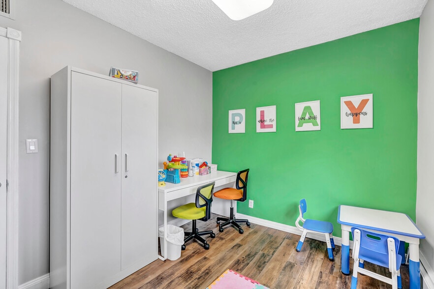 More Photos Of 482 Manor Rd, Staten Island Office For Lease