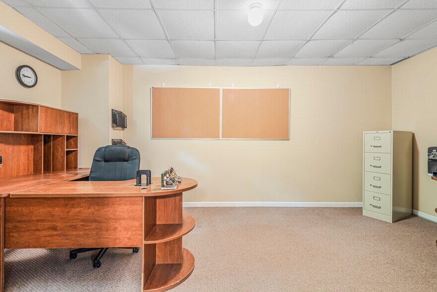 More Photos Of 170 St Gabriel Way, Fayetteville Light Manufacturing For Sale