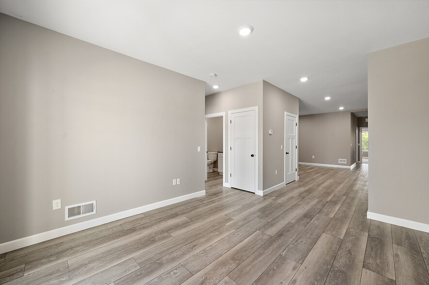 More Photos Of 1241-1251 E Woodward Heights Blvd, Hazel Park Apartments For Sale