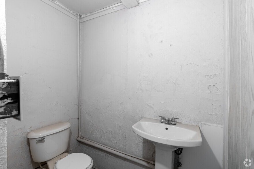 More Photos Of 605-607 S 605 & 607 S Stanton St, El Paso General Retail For Sale