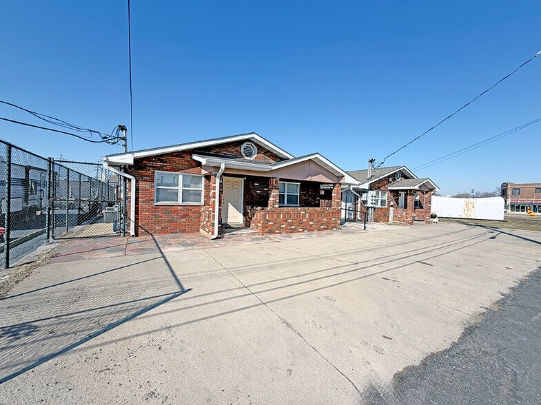 More Photos Of 1832 Cleveland Blvd, Granite City Apartments For Sale
