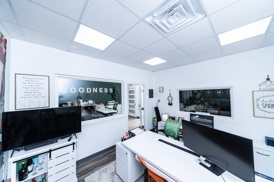 More Photos Of 2110 W Eldorado Pky, McKinney Storefront Retail Office For Lease