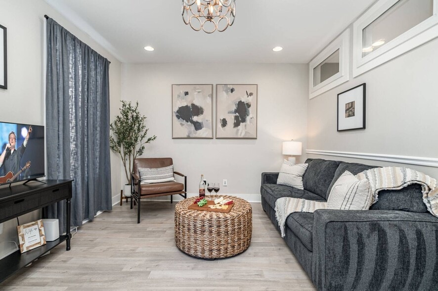 More Photos Of 513 3rd Ave S, Nashville Office For Sale