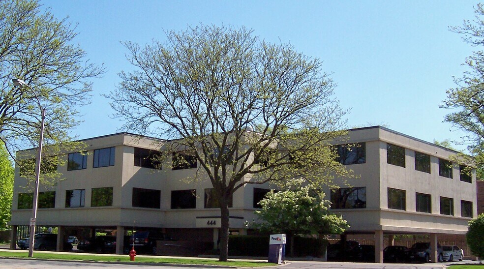 More Photos Of 444 Skokie Blvd, Wilmette Medical For Lease