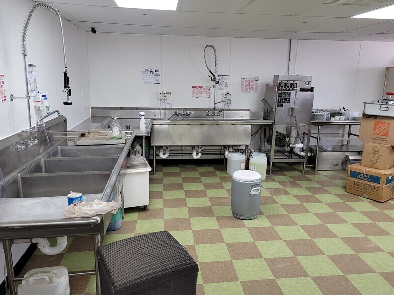 More Photos Of 1260 Clarksville St, Paris Restaurant For Sale