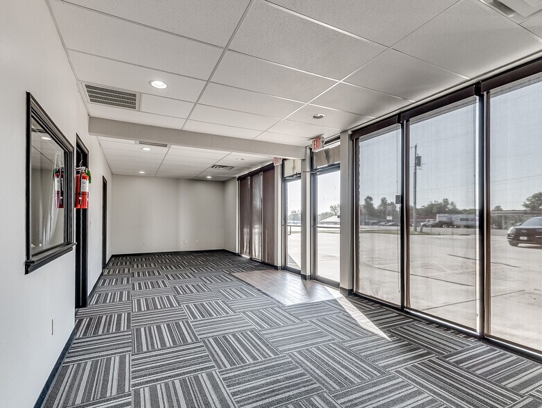 More Photos Of 17311 NE 23rd St, Choctaw Office For Sale