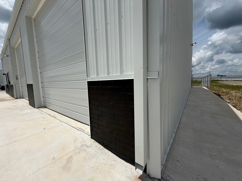 More Photos Of 1030 Moccasin ave, Tahlequah Flex For Lease