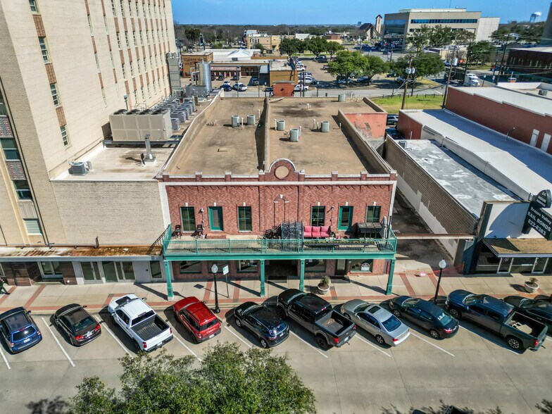 More Photos Of 211 N Main St, Bryan Storefront Retail Residential For Lease