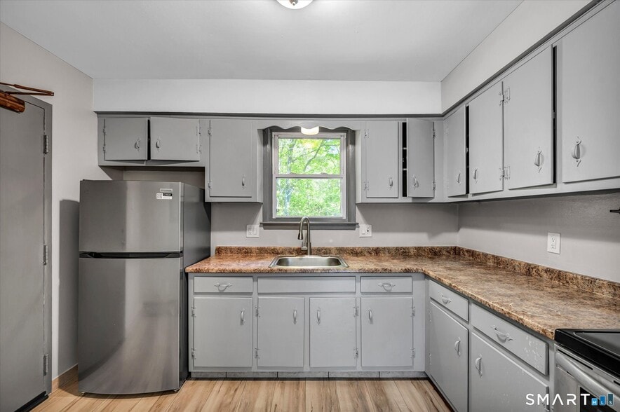 More Photos Of 40 Briarwood Ln, Branford Apartments For Sale