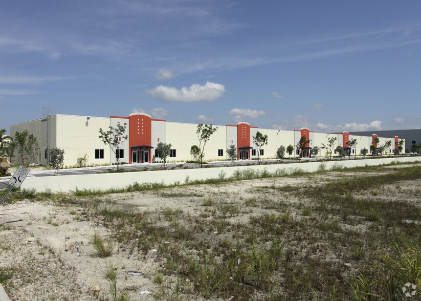 More Photos Of 13431-13453 NW 19th Ln, Miami Warehouse For Lease