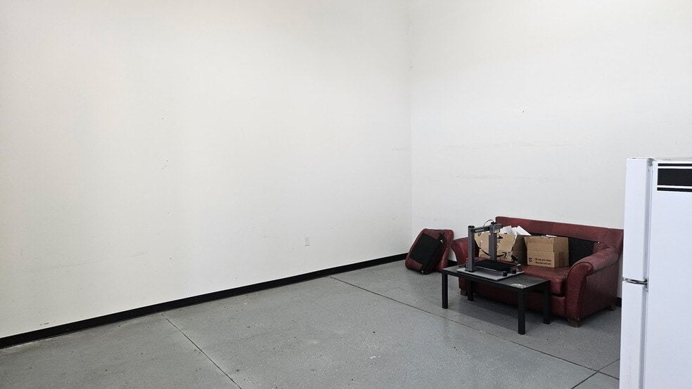 More Photos Of 110 E 4000 N, Hyde Park Auto Repair For Lease