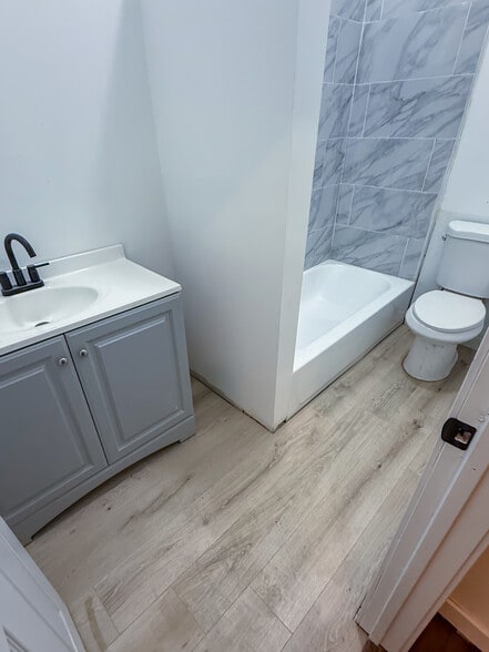 More Photos Of 8714 S Commercial Ave, Chicago Multifamily For Lease