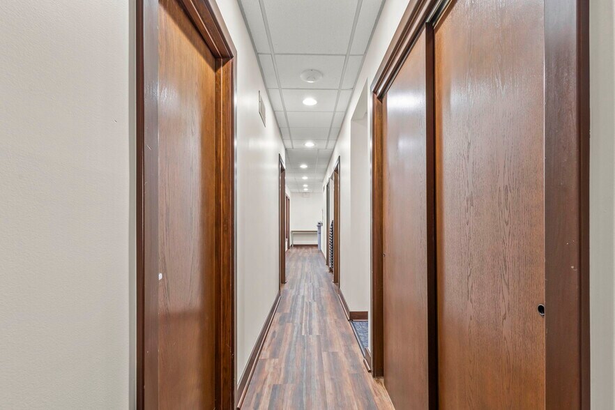 More Photos Of 73 E Wilson Bridge Rd, Worthington Office For Sale