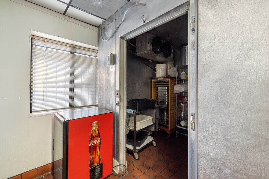 More Photos Of 44844 Elm Ave, Lancaster Freestanding For Sale