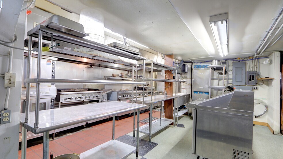 More Photos Of 369 Waterloo Geneva Rd, Waterloo Town Restaurant For Sale